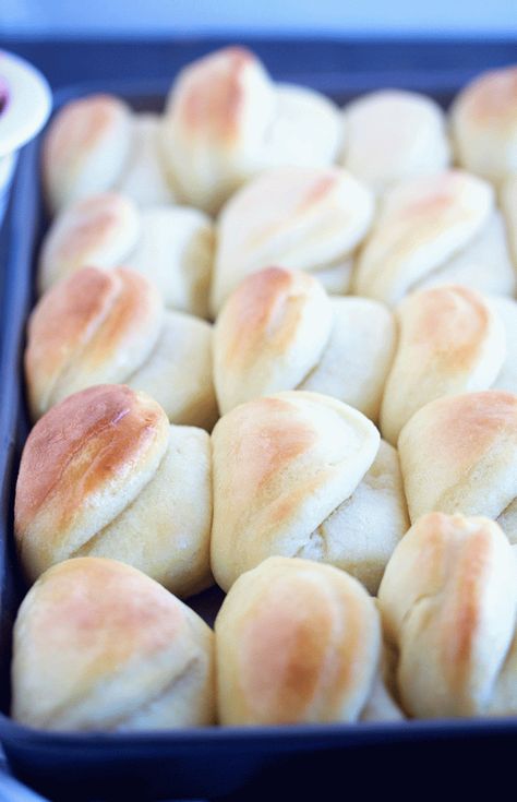 Refrigerator Rolls, Homemade Grape Jelly, Homemade Yeast Rolls, Golden Corral, Homemade Rolls, Biscuit Rolls, Baked Rolls, Homemade Dinner Rolls, Yeast Rolls