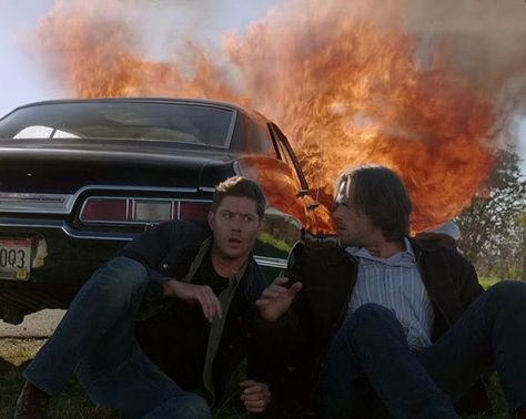 12x08 Supernatural Season 12, Supernatural Bunker, Even When It Hurts, Supernatural Imagines, Supernatural Gifs, Jensen And Misha, Supernatural Wallpaper, Sam Dean, Supernatural Seasons