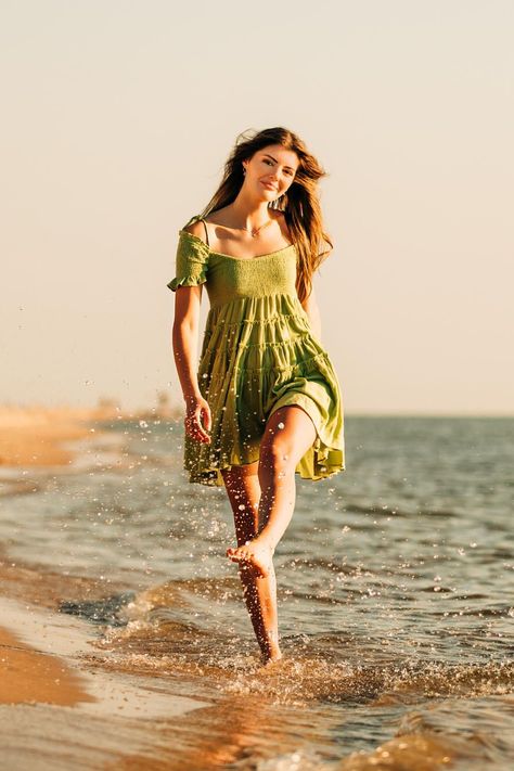 Fun Beach Poses, How To Pose On Beach Picture Ideas, Beach Poses Wearing Dress, Single Pics Picture Ideas, Single Beach Pictures Photo Ideas, Teenage Beach Photoshoot, Poses In Water Photo Ideas, Poses At Lake, Beach Photoshoot Poses Women