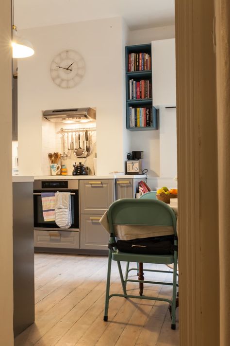 Small London Flat, London Flat Interior, London Apartment Interior, Penthouse Decor, Apartment Therapy House Tours, Renovated House, Painted Cupboards, London Interior, Flat Interior