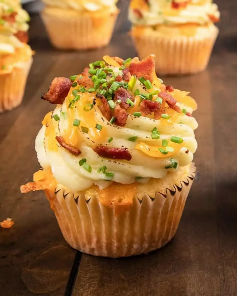 Bacon With Brown Sugar, Cornbread Appetizer, Candied Bacon Crackers, Cornbread Cupcakes, Bacon Crackers, Bacon Jam Burger, Savory Cupcakes, Keju Cheddar, Potato Muffins