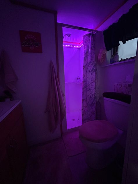 Bathroom Ideas Y2k, Led Lights Bathroom, Baddie Bathroom Ideas, Y2k Bathroom, Neon Bathroom, Teen Bathroom, Teen Bathrooms, Dream Shower, Teen Girl Room Decor