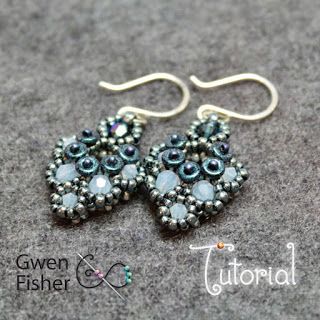 Floret Earrings and Charms with Modified Prismatic Right Angle Weave PRAW Geometric Beadwork, Tiny Pendant, Right Angle Weave, Seed Bead Patterns, Bead Weaving Patterns, Seed Bead Tutorial, Beaded Earrings Patterns, Beading Tutorial, Earrings And Necklace