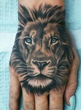 New School Tattoos, Lion Hand Tattoo, Side Hand Tattoos, Tier Tattoo, Mens Lion Tattoo, Cute Hand Tattoos, Tattoo Trend, Lion Tattoo Design