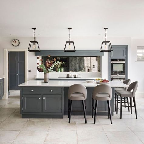 Martin Moore on Instagram: “Lighting above the island ⁠⁠✨ .⁠⁠ .⁠⁠ Currently pendant lighting is a popular choice when it comes to kitchen design, with many clients…” Kitchen Island With Corner Bar Seating, Kitchen Island With L Shaped Seating, High Low Kitchen Island Ideas, Island Corner Seating, Kitchen Islands With Overhangs, Sit Around Kitchen Island, Kitchen Island Ideas No Sink, Kitchen Island With Windows Behind, Kitchen Island For 4 People