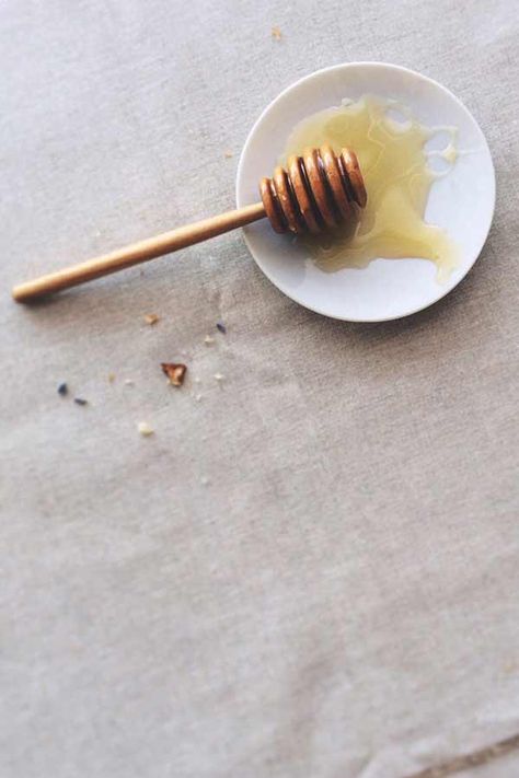 White Honey: Health Benefits and Risks Raw Honey Benefits, Sensitive Teeth Remedy, Remedies For Tooth Ache, White Honey, Honey Benefits, Teeth Implants, Tooth Pain, Teeth Health, Tooth Sensitivity