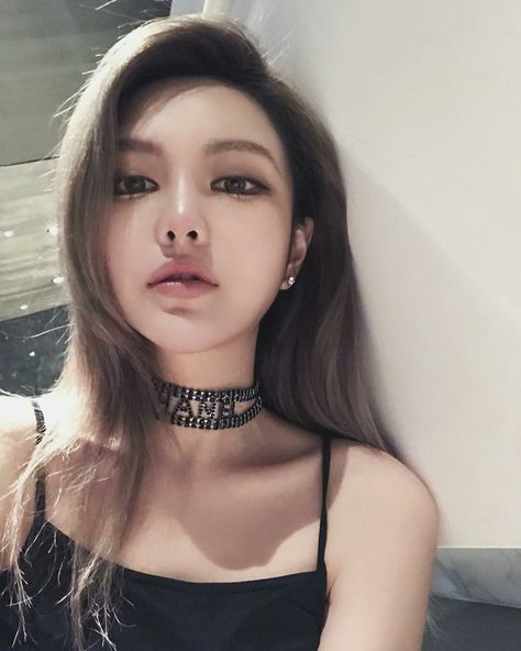 Grace Chow, Choker Necklace Black, Choker Necklace Silver, Hindi Worksheets, Black Choker Necklace, Crystal Choker Necklace, Asian Celebrities, Crystal Choker, Lovely Necklace