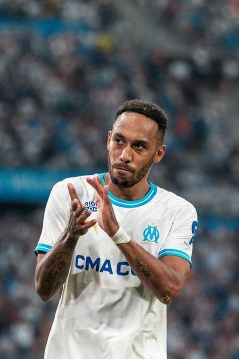 Pierre-Emerick Aubameyang Family: Parents, Brother And Wife Pierre Aubameyang, Velodrome Marseille, Pierre Emerick Aubameyang, Left Winger, Chill Wallpaper, Pierre-emerick Aubameyang, Family Of Five, Professional Soccer, Robert Lewandowski