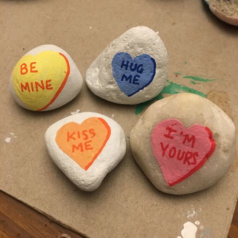 Boyfriend Presents, Rock Aesthetic, Rock Gifts, Presents For Boyfriend, Painting Rocks, Heart Painting, Rock Crafts, Painted Rock, Rock Painting