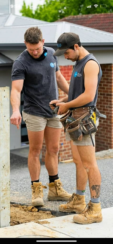 Hot Construction Workers, Men In Boots, Working Men, Construction Workers, Hard Workers, Male Style, Great Legs, Mens Style, Short Shorts