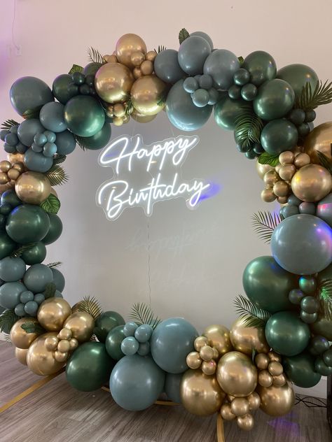 Green White And Gold Birthday Decorations, Black Green And Gold Birthday Decorations, Green Gold Silver Party Decorations, Green Balloon Decor, Green Black And Gold Party Decor, Gold And Green Decorations Party, Green And Black Party Ideas, Green Black And Gold Decorations, Gold And Green Balloon Decorations