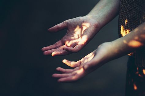 Hand Photography, Hand Reference, Foto Art, Chiaroscuro, 인물 사진, Dragon Age, Writing Inspiration, Light And Shadow, Two Hands