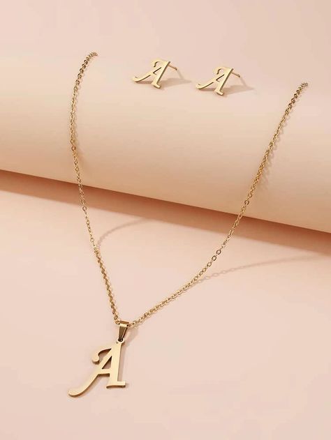 Earrings Shein, Gold Initial Pendant, Locket Design, Pretty Jewelry Necklaces, Fancy Jewellery Designs, Gold Jewelry Stores, Letter Pendant Necklace, Bangles Jewelry Designs, Diamond Jewelry Designs