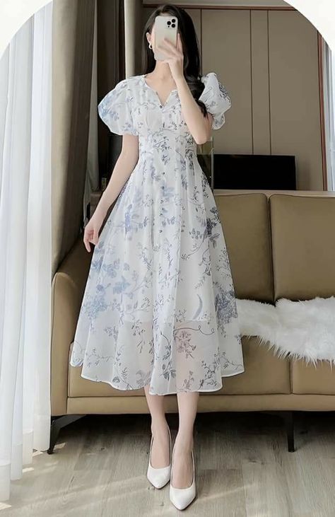 Floral Dress Korean Style, Korean Fashion Dress Elegant, Japan Outfit Ideas, Korean Outfits Men, Outfits Japan, Skirt Outfits Korean, Japanese Minimalist Fashion, Men Korean Fashion, Korean Fashion Skirt