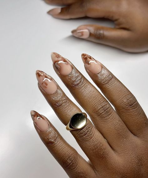 Almond Nails On Black Women, Almond Nails Green, Brown Acrylics, Beyonce Nails, Nails Black Women, Lady Nails, Watercolor Nails, Natural Nails Manicure, Nails Brown