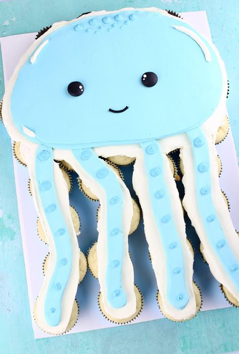 Jelly Fish Pull Apart Cake | cupcakesandconfetti.com Jelly Fish Cake Ideas, Jellyfish Birthday Cake, Jellyfish Cake, Jellyfish Party, Ocean Cupcakes, American Buttercream Recipe, Vanilla And Chocolate Cupcakes, Decorate Cake, Pull Apart Cake