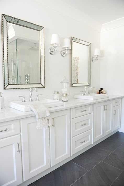 A to-die-for master bathroom Hampton Style Bathroom, Hampton Style Bathrooms, Hamptons Style Bathroom, Styl Hampton, Dream Master, Blogger Home, Pretty Bathrooms, Bad Inspiration, New Interior Design