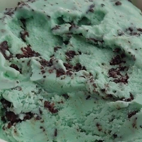 Mint Chip Aesthetic, Mint Chocolate Chip Aesthetic, Mint Ice Cream Aesthetic, Mint Chocolate Aesthetic, Mint Choco Cookie, Mint Choc Chip, Mint Chocolate Ice Cream, Mint Aesthetic, Mint Chip Ice Cream