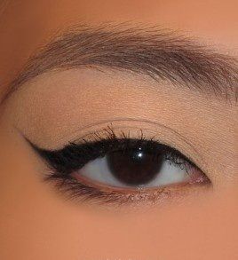 How To Wear A Gel Eyeliner? Easy Winged Eyeliner, Eyeshadow For Green Eyes, How To Do Eyeliner, Winged Eyeliner Tutorial, Eyeliner For Beginners, Simple Eyeliner, Cat Eyeliner, Eyeliner Styles, Eye Liner Tricks