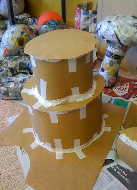 Fake Food Sculpture, Paper Mache Food, Paper Mache Cake, Clay Bakery, Paper Mache Candy, Cardboard Food, Adaptive Art, Giant Cake, Candy Decorations Diy