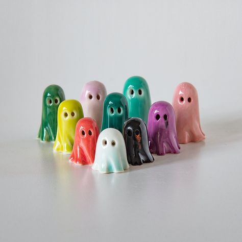 Ghost Ceramics Gbg on Instagram: “Let me introduce you to some of my latest acquaintances; a colourful mini porcelain bunch! I’ve felt so lonely lately, but now it’s finally…” Halloween Trinkets, Ceramic Ghosts, Ceramic Ghost, Candle Crafts, Clay Inspo, Candle Crafts Diy, Art Fairs, Candle Craft, Halloween Diy Crafts