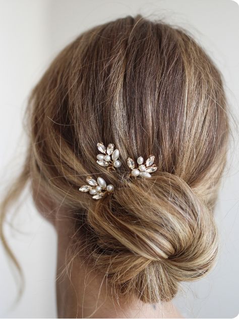 A gorgeous bridal bun! This effortless updo is complemented with 3 small crystal and pearl hair pins. Love the small hair pieces up front to frame the face. Pearl Wedding Hair Half Up, Effortless Updo, Half Up Hairstyle, Bridal Updos, Wedding Hair Half, Glam Bride, Bridal Bun, Pearl Hair Pins, Bow Hair Accessories