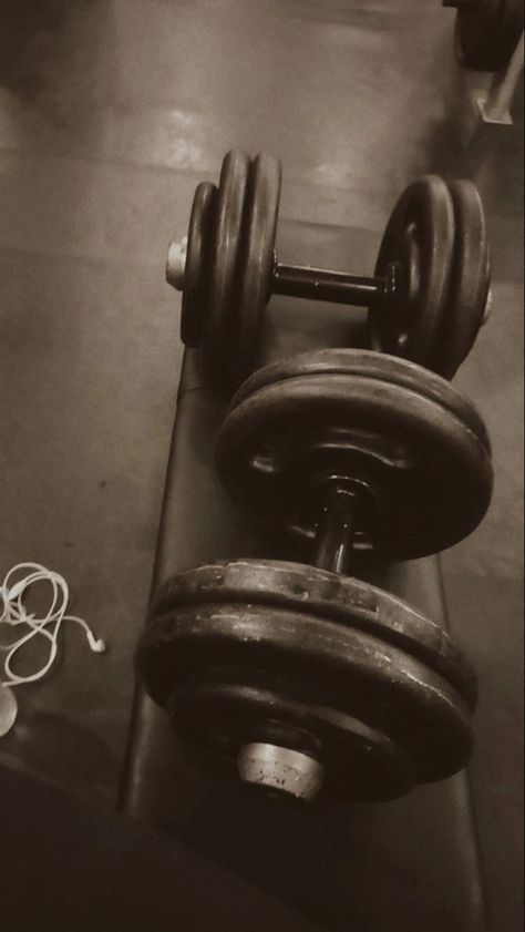 Gym Equipment Aesthetic, Gym Photos Aesthetic, Gym Aesthetic Dark, Dark Gym Aesthetic, Gym Fake Story, Fast And Furious Letty, Gym Pic, Fb Profile Photo, Gym Wallpaper