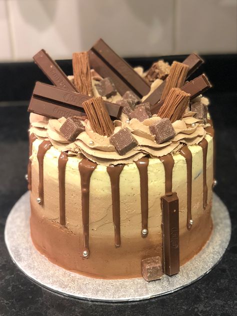 Chocolate Explosion Cake, 23 Birthday Cake, Explosion Cake, Kitkat Cake, 23 Birthday, Kit Kat Cake, Triple Chocolate Cake, Decorating Frosting, Cake Decorating Frosting