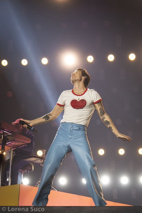 Harry Styles Casual, Harry Styles Outfits Concert, Harry Styles Outfits Inspiration Concert, Harry Styles Tour Outfits, Harry Styles Street Style, Harry Styles Outfits Inspiration, Harry Styles Inspired Outfits, Harry Styles Concert Outfits, Harry Styles Love On Tour Outfits