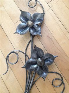 Metal Roses, Copper Work, Wall Art Sculpture, Blacksmith Projects, Metal Working Projects, Copper Art, Forging Metal, Geometric Flower, Steel Art