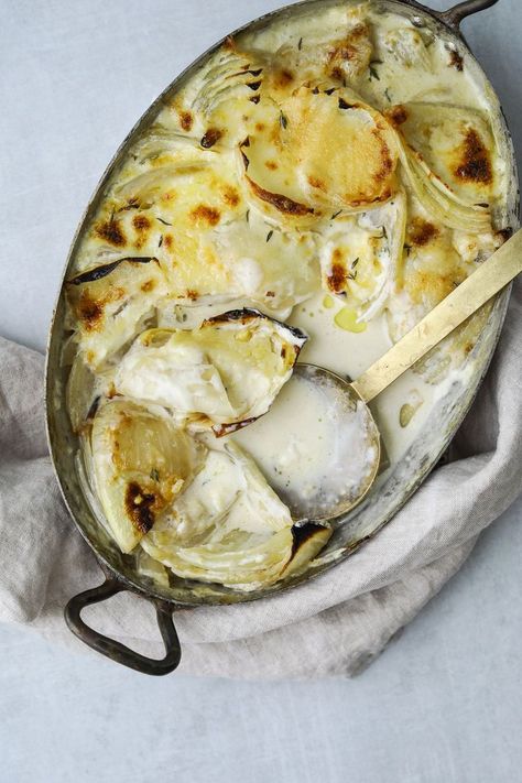 Do you have an excess of onions, or perhaps just love them as much as I do? This recipe contains tender onions baked in a creamy bechamel sauce with white wine, fresh thyme, and grated parmesan cheese. Bubbling, golden brown, creamed onion gratin is a great side dish. Onion Gratin, Roast Garlic, Creamed Onions, Potato Bake, Thanksgiving Recipes Side Dishes, Delicious Cream, Favorite Side Dish, Potato Dishes, Thanksgiving Side Dishes