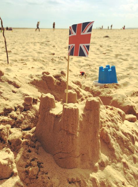 Day 23 #100happydays. The Great British seaside holiday. Love it. 10/04/2014 British Seaside Photography, British Summer Time, British Seaside Aesthetic, Seaside England, Angus Thongs And Perfect Snogging, British Beach, English Culture, English Seaside, British Beaches