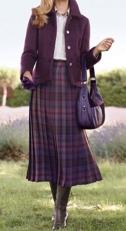 Discover your color palette and your style type. - Truth is Beauty Mode Style Anglais, Plum Jacket, Mode Country, Lifestyle Editorial, Portrait Creative, Tartan Fashion, Profile Icon, Icon Style, Women Power