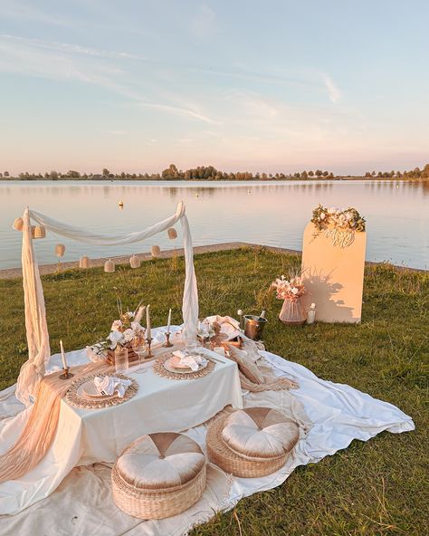 Nothing beats this sunset by the lake. #proposal #engagement #lake #sunset #picnic Proposal Beach Picnic, Picnic Set Up For Two, Picnic Proposal Ideas Romantic, Date Decoration Ideas Romantic, Proposal Picnic Set Up, Engagement Picnic Ideas, Wedding Picnic Ideas, Picnic Proposal Ideas, Picnic Set Up