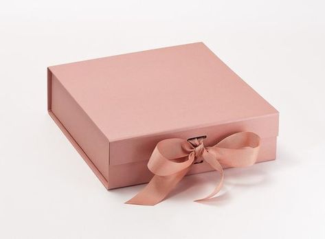 Eid Mubarak Gift, Bridal Boxes, Rose Gold Gifts, Magnetic Gift Box, Luxury Birthday, Gold Gift Boxes, Personalised Gift Boxes, Studded Jeans, Boutique Interior