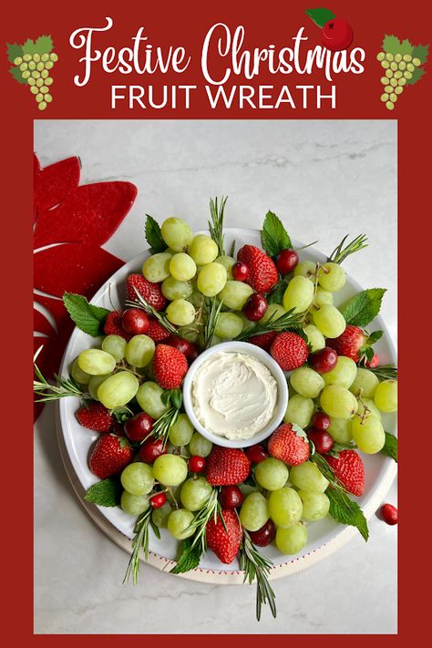 Festive Fruit Platter, Christmas Fruit Salad, Best Christmas Appetizers, Christmas Brunch Recipes, Christmas Appetizers Easy, Holiday Fruit, Fruit Appetizers, Fruit Platter Designs, Fruit Wreath