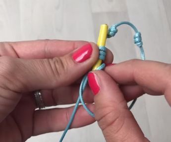 Use a Straw to Make Knots for Easy Adjustable Cord Bracelets Wax Cord Bracelet Diy How To Make, Waxed Cotton Cord Bracelet Diy, Silk Cord Bracelet Diy, How To Make A Sliding Knot Step By Step, Slip Knot Bracelet Diy, Sliding Knot Tutorial, Adjustable Bracelet Diy, Slip Knot Bracelets, Cord Bracelet Diy