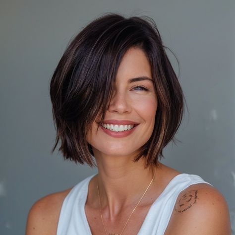 Bobs No Bangs, Current Bob Hairstyles, Chin Length Brunette Hair, Hair Color Over 50 Brunette, Katie Holmes Short Hair, Textured Bob Haircut, Life After 40, Brunette Bob Haircut, Tapered Bob