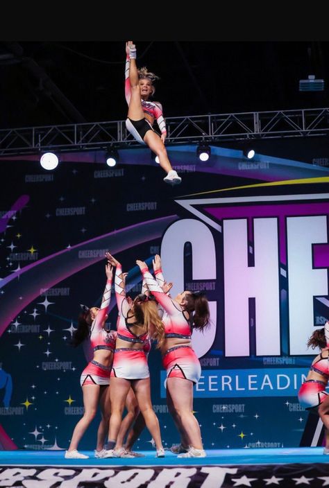 Astetic Cheer Pictures, Cheerleading Astetic, Stunt Pictures, All Star Cheer Aesthetic, Cheerleading Allstar, Cheerleader Aesthetic, Cheer Tips, Cheer Fails, Cheerleading Pics