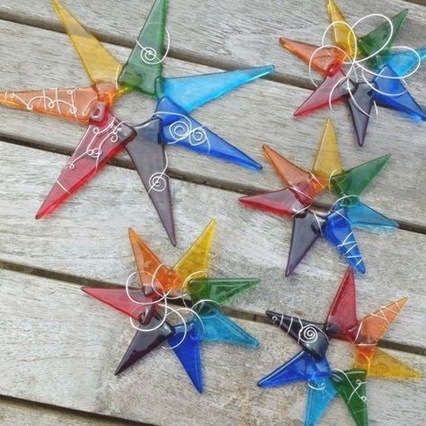 Smash Glass, Art Glass Jewelry, Glass Fusion Ideas, Star Ornaments, Fused Glass Artwork, Painted Glass Art, Fused Glass Ornaments, Glass Christmas Decorations, Glass Fusing Projects