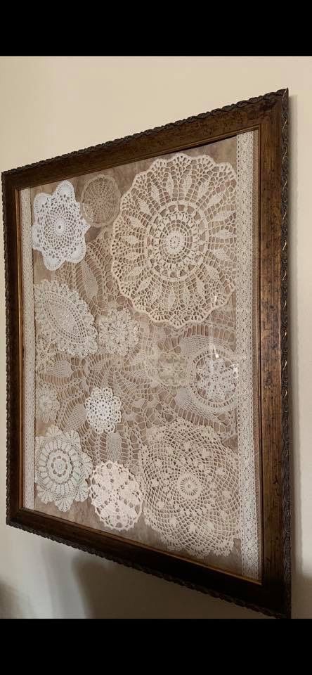 Vintage Dollies Repurposed, Doily Framed Art, Framing Doilies Wall Art, Old Doily Projects, Doileys Repurposed Diy, Doily Crafts Repurposed Ideas, Framed Doilies Wall Art, Framed Dollies, Doilies Crafts Repurposed