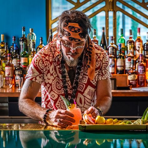 Polynesian-Tiki-Bar-NYC-interior01 Nyc Date Ideas, Nyc Date, Bar Uniform, Rooftop Bars Nyc, Tiki Bar Decor, Nyc Bars, Best Rooftop Bars, Places In New York, Food Group