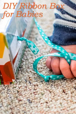 Homemade toys for kids: Make a quick and simple DIY ribbon box for your baby! Homemade Toys For Kids, Homemade Baby Toys, Baby Band, Baby Toys Diy, Ribbon Box, Baby Play Activities, Sensory Boxes, Homemade Toys, Toddler Play