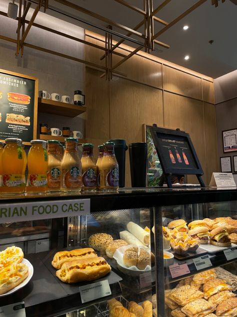 Starbucks Lulu Mall Kochi, Starbucks Ambience, Lulu Mall Trivandrum Aesthetic, Mall Asthetic Picture, Ernakulam Aesthetic, Starbucks Interior Design, Lulu Mall Kochi, Mall Picture, Starbucks Interior