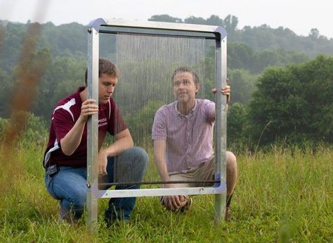 Super-efficient ‘fog harp’ device can collect water from the lightest mist Water Harvesting, Centre Parks, Rain Barrels, Water Scarcity, Dense Fog, Survival Skills Life Hacks, Water Mist, Over The Hill, New River