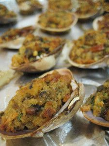 Baked Clams Recipe, Stuffed Clams, Baked Clams, Homemade Bread Crumbs, Clams Recipe, Wine Pairing Ideas, Clams Casino, Seven Fishes, Clam Bake