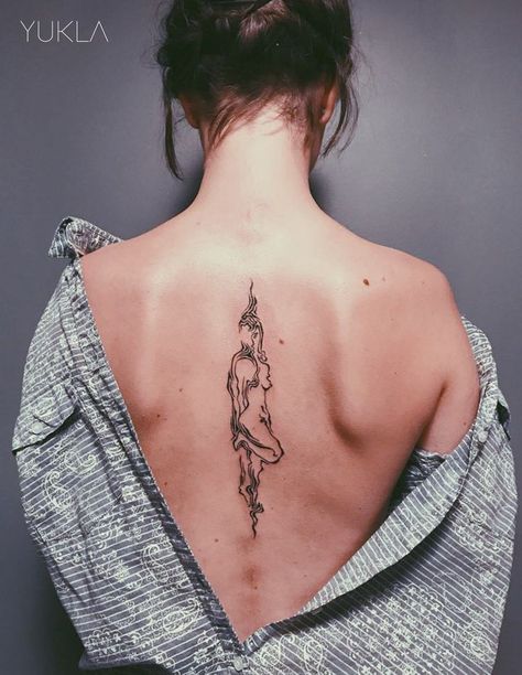 Tattoos Tarot, Tarot Tattoos, Diy Tattoos, Thai Sak Yant, Girl Spine Tattoos, Woman's Back, Shape Tattoo, Inspiration Tattoo, Small Girl Tattoos