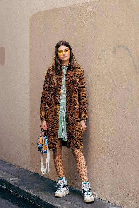 Funky Outfits For Women, Accidental Icon, Rome Outfits, Paris Fashion Week Street Style, Funky Outfits, Plunge Dress, Street Style Winter, Spring Street Style, Outfits For Women