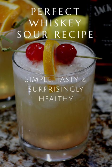 Rye Whiskey Drinks, Whisky Sour Recipe, Sour Food, Whiskey Sour Cocktail, Whiskey Drinks Recipes, Whiskey Sour Recipe, Sour Drink, Bourbon Cocktail Recipe, Cocktail Recipes Whiskey