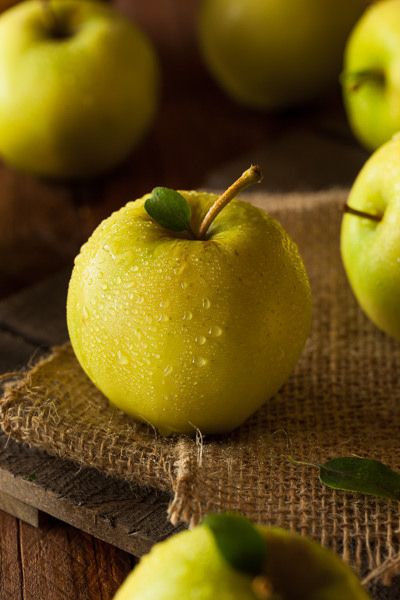 https://flic.kr/p/xWDTQq | Raw Organic Golden Delicious Apples | Raw Organic Golden Delicious Apples Ready to Eat Growing Raspberries, Golden Delicious Apple, Fruit Photography, Beautiful Fruits, Delicious Fruit, Homemade Skin Care, Fruits And Veggies, Organic Recipes, Fresh Herbs